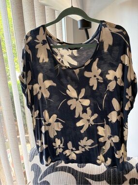 Simply Vera Vera Wang Navy and Cream Floral Short Sleeve Tee